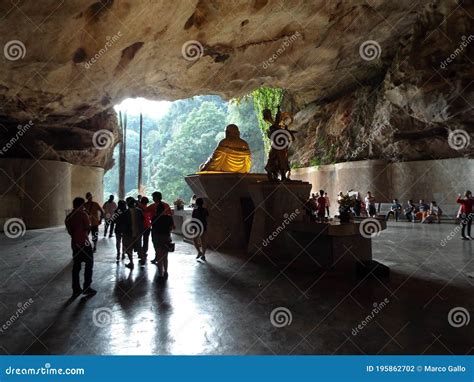  Kek Lok Tong Grotto! En Mystisk Höla Fylld med Buddhistiska Skatter