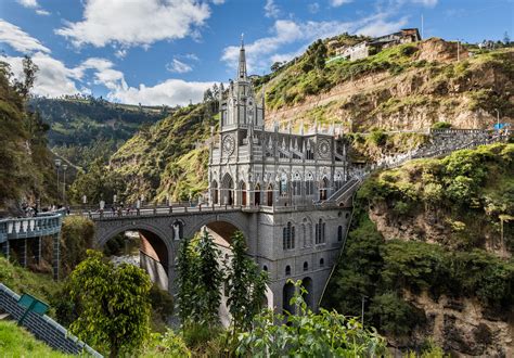  Las Lajas Sanctuary: En Mystisk Katedral Med En Häpnadsväckande Utsikt!