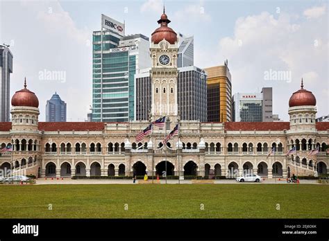  Sultan Abdul Samad Building! En Triumph av Kolonial Arkitektur och Historisk Charisma i Kuala Lumpur